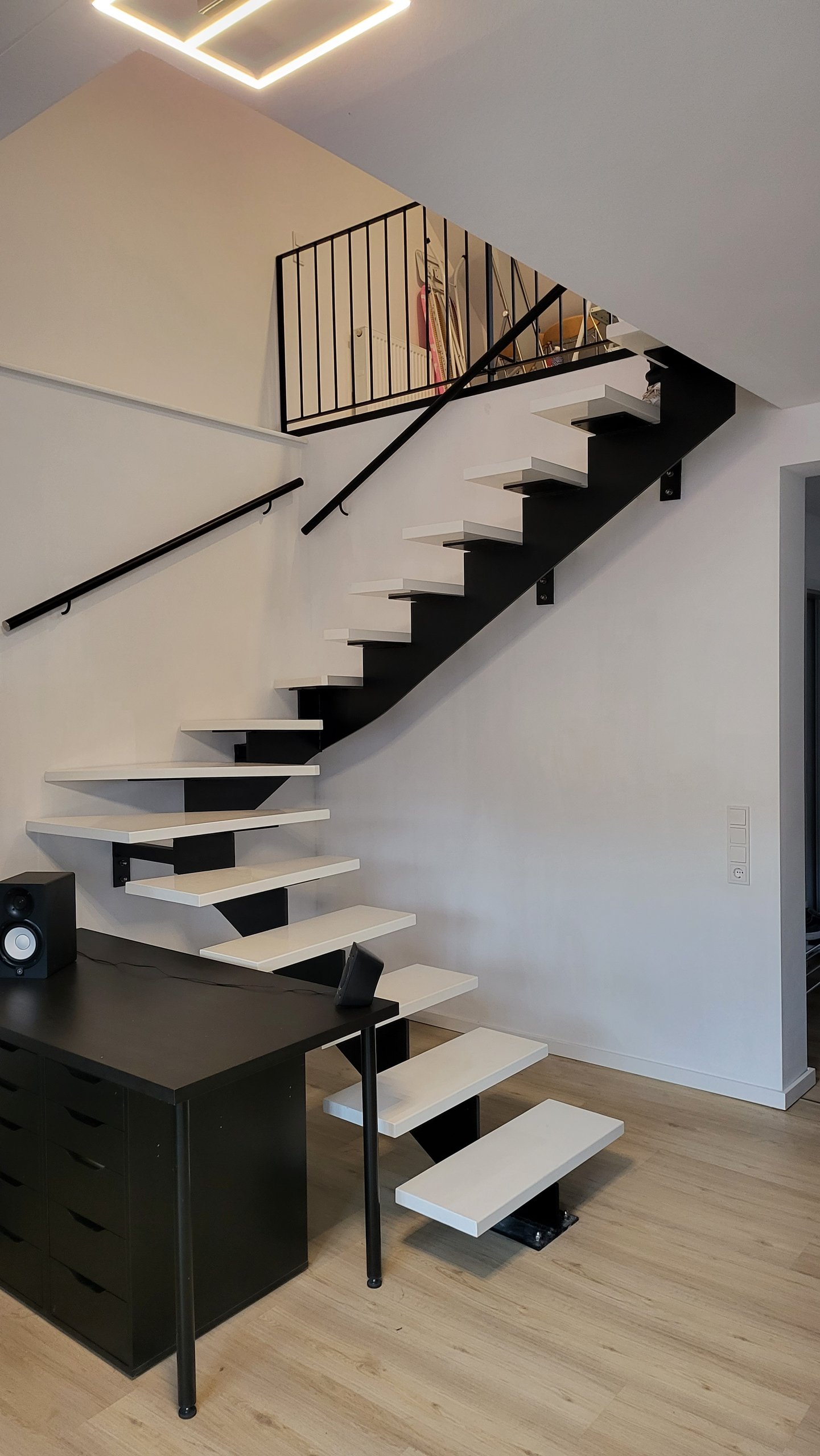 Treppe von oben, klare Linienführung