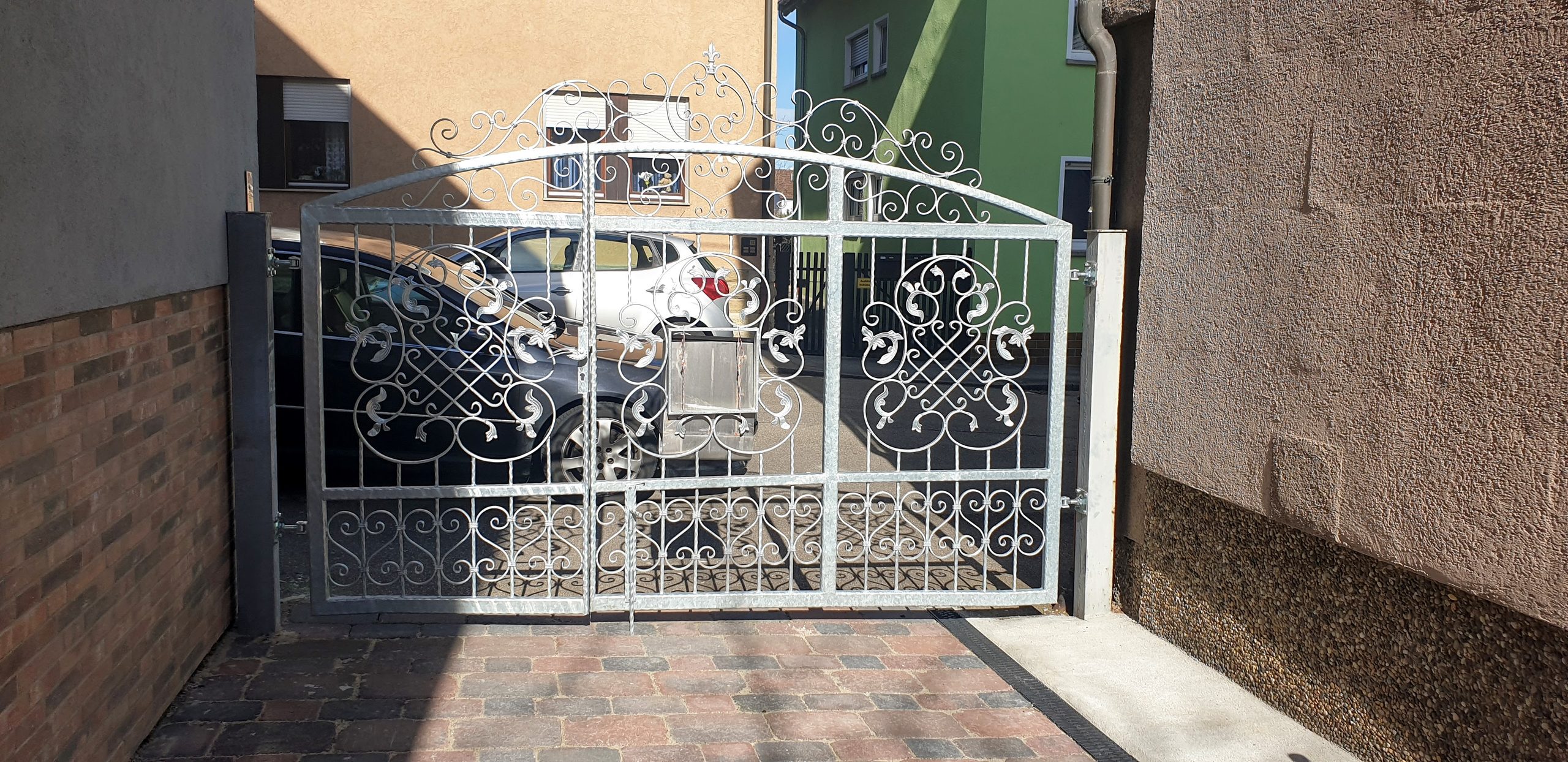 Fertiges zweiflügeliges Schmiedetor